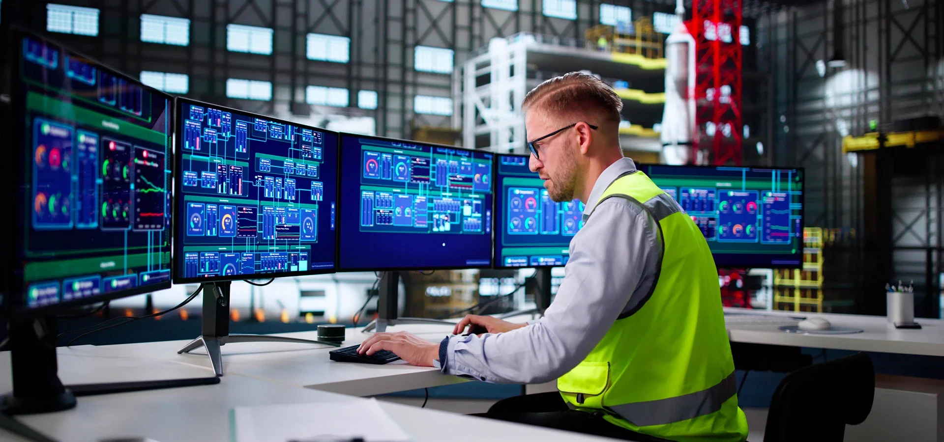 Tecnico PRO.Energy controlla tramite sistema di supervisione SCADA